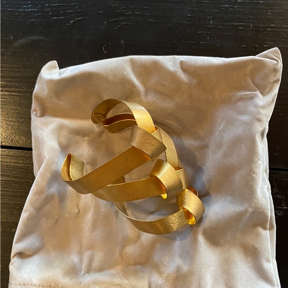 Gorgeous hammered gold cuff - Picture 1 of 11